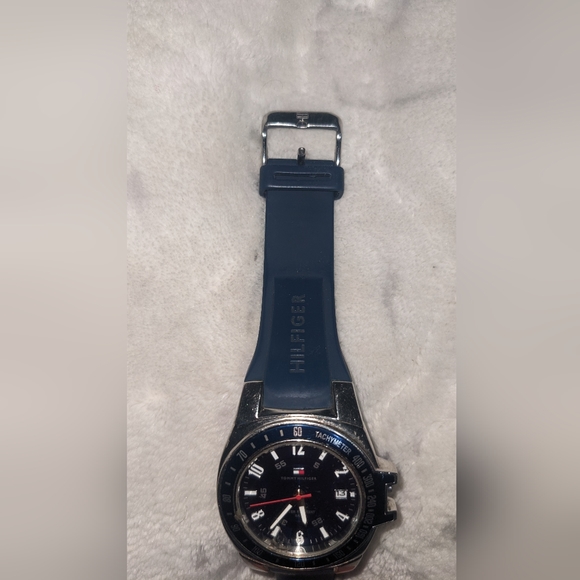 Tommy Hilfiger Quartz Watch. Needs repairs - Picture 2 of 4